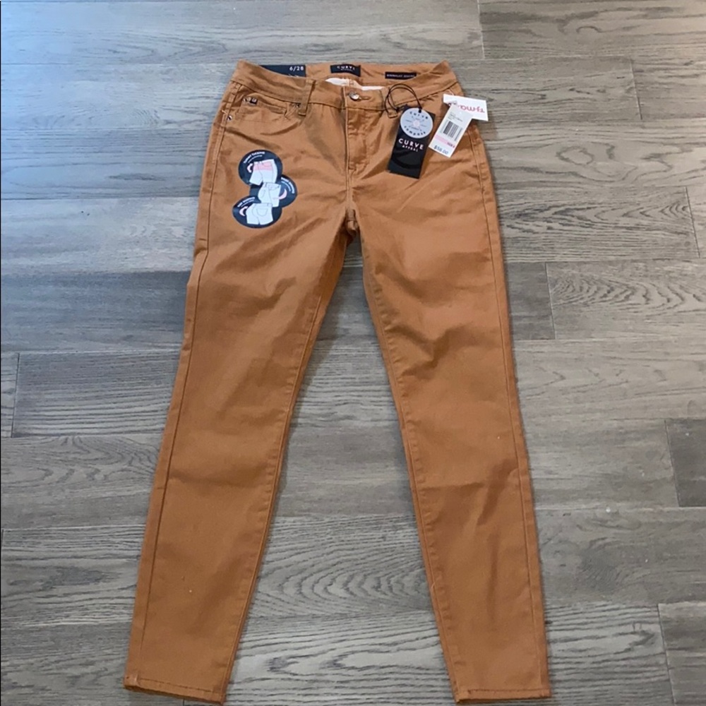 Curve Appeal Minimalist Jegging